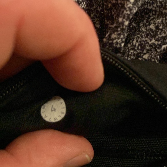 Size 4 Hot Hot Shorts with biker shorts - Picture 10 of 10